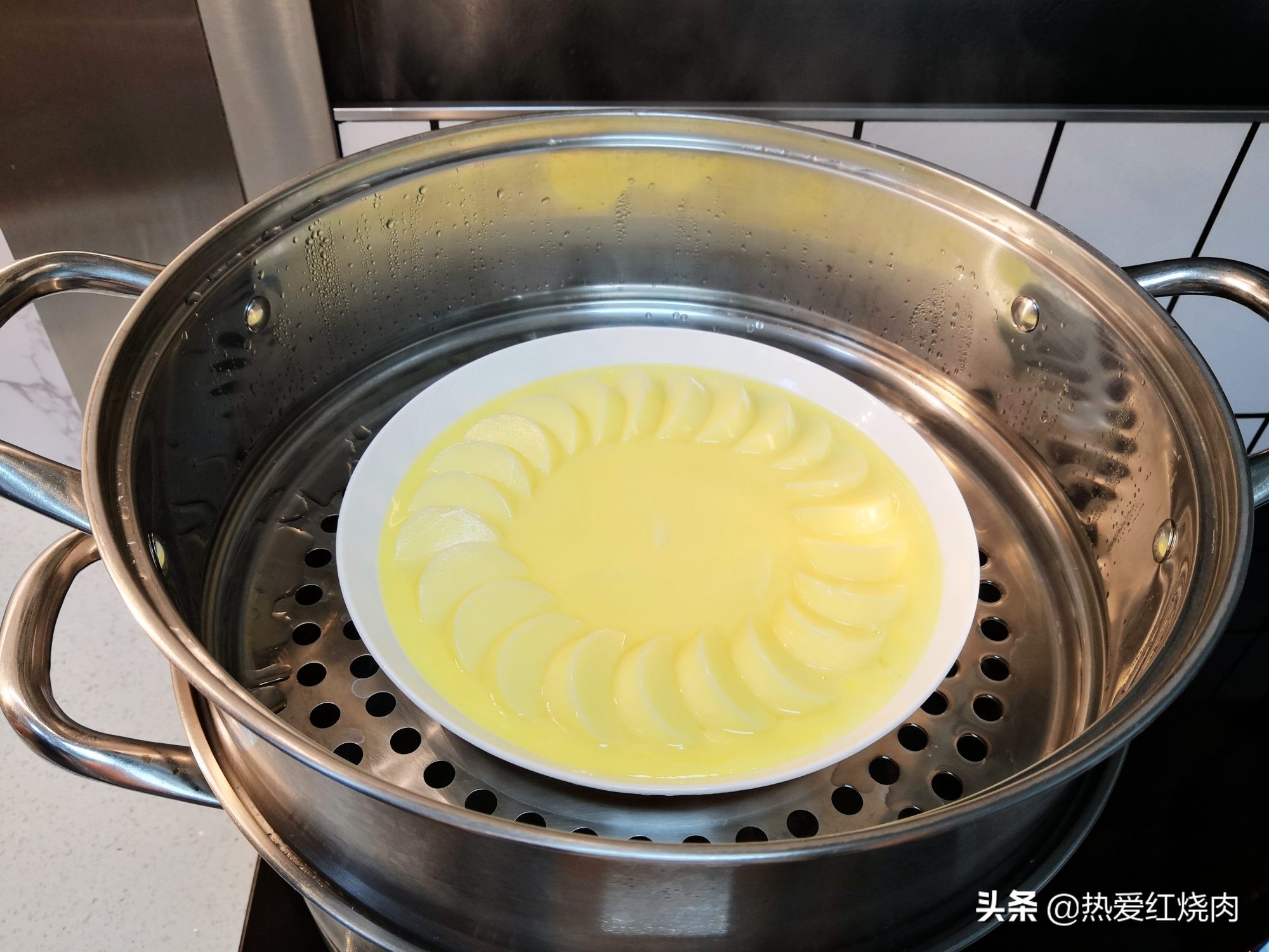 蒸蛋羹换个做法真漂亮，口感滑嫩一点空洞也没有，照着做你也行