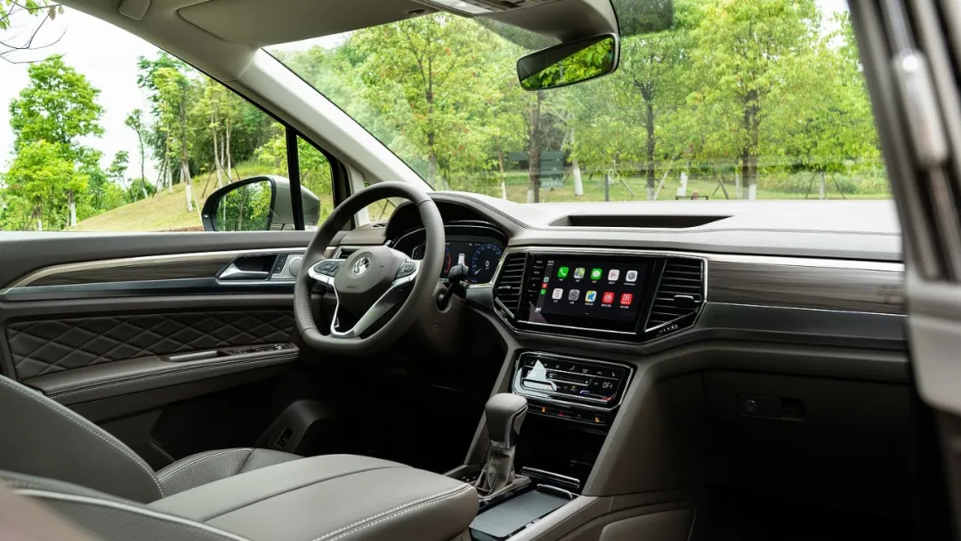 上汽大众进军“航空界”，造了一台「头等舱」