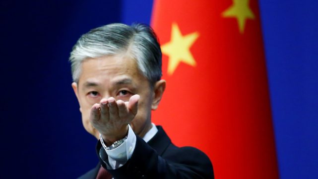 中国与巴西关系刚刚密切，巴西总统就意图禁止中国企业参加5G建设，巴西总统势必追随特朗普