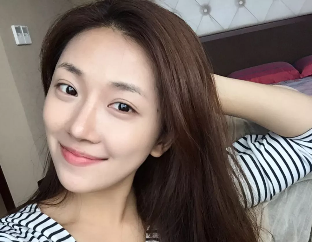 科班出身曾是胡歌女主，恋上比自己大24岁大叔，