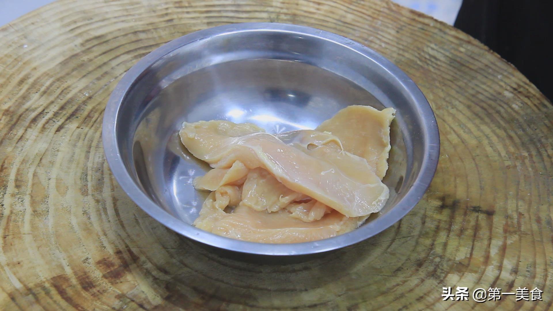 图片[2]-厨师长分享青菜鸡肉卷做法 早餐来一份香酥又美味 营养均衡-起舞食谱网
