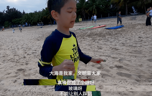 看到7歲嗯哼的偷拍照，才知道霍思燕有多狠，難怪兒子這麼優秀