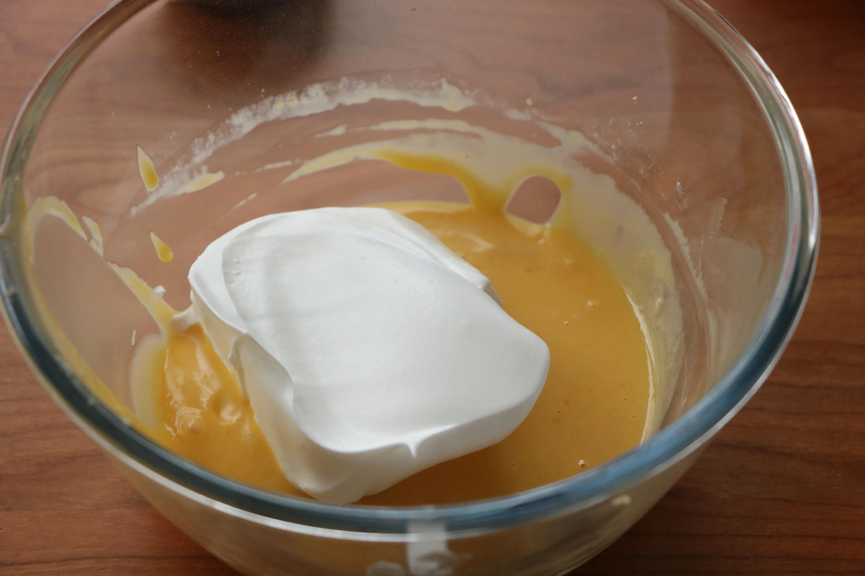 戚風紙杯蛋糕，不開裂不回縮，擠上入口即化的奶油，顏值高又好吃