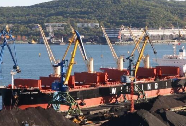 澳大利亞運煤船扛不住了，中國不放行，只能掉頭前往日本