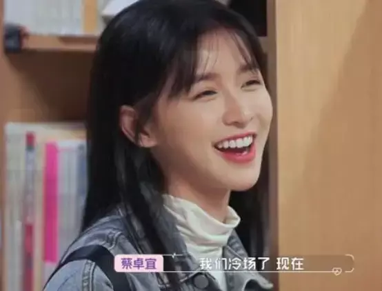 一直被偷拍，却从未回应：王子文突然承认有儿子，勇气从何而来？