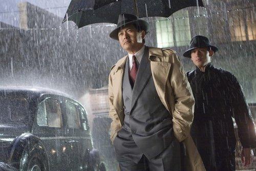 杜月笙临死前烧掉所有欠条，家人不舍，他怒吼：这是在救你们的命