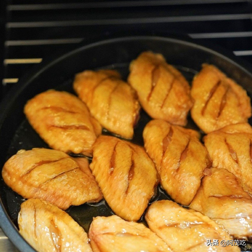 黄金香烤鸡翅，外酥里嫩，超好吃