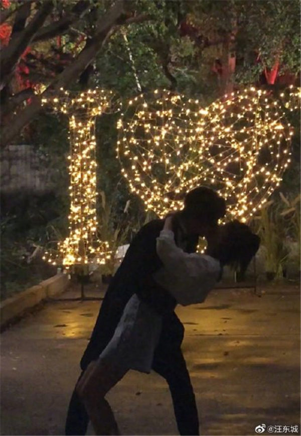 City of 39 years old of Wang Dong announces amour! Issue neck with one woman colored lantern ever by teammate phlogistic inferior pursuit of black silk ribbon