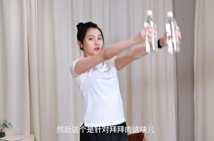 Guan Xiaotong is in the home fitness, the leg when doing an abdomen is long see Jing, so long gem gal mat does not include the whole body