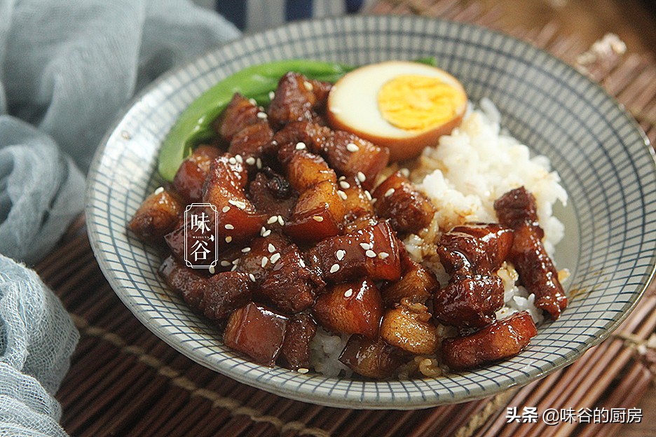 想吃卤肉饭在家就能做，肥而不腻，汤汁拌饭都能吃三碗，太香了