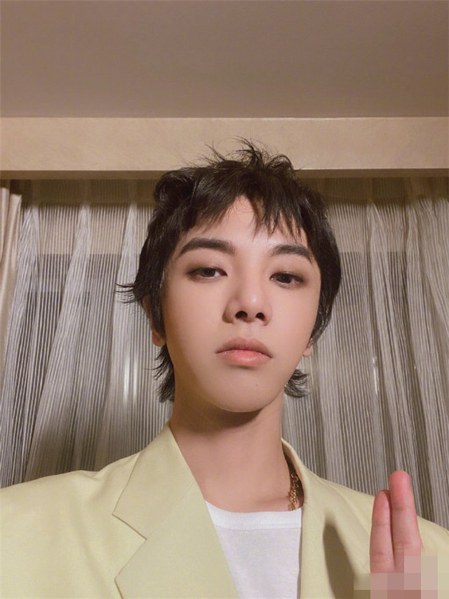 碧晨|华晨宇张碧晨女儿合照 女儿全名华迎辰长相可爱似爸爸