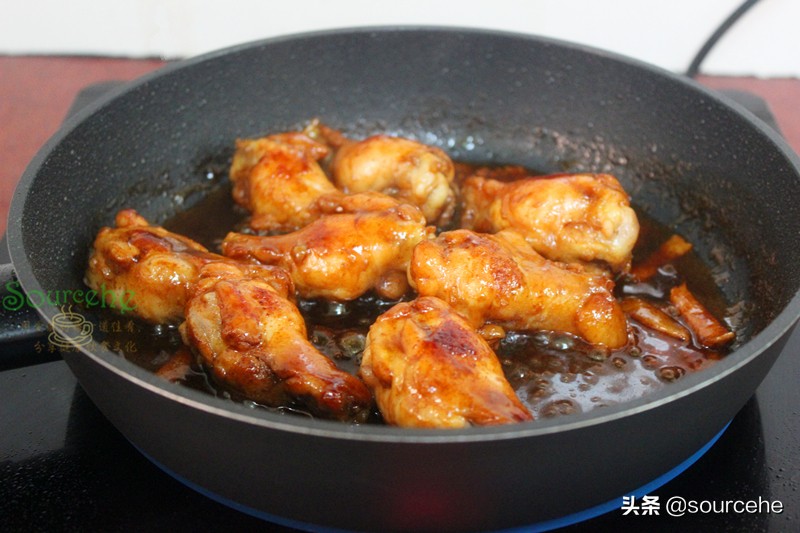 鸡腿我家从来不烤，加它焖一焖，肉嫩鲜美，连骨头都入味，太香了