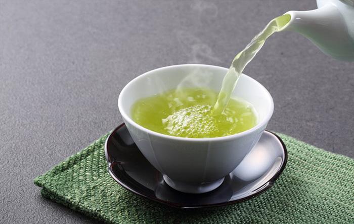 喝白开水好还是喝绿茶好？可以用绿茶代替白开水吗？