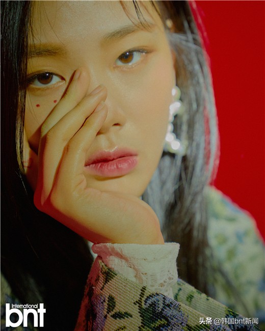 「bnt PHOTO」歌手BIBI拍摄bnt写真 吐露音乐人生最累的瞬间