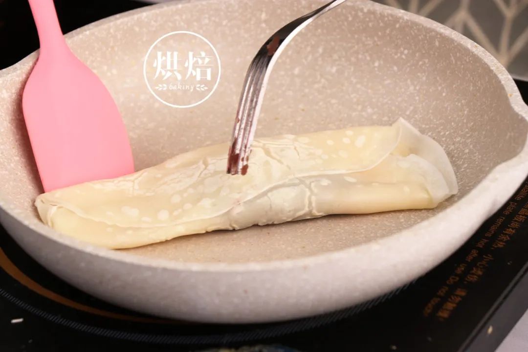 不蒸不烤 糯米糊一煎一包 三分钟一块 撒黄豆粉 香糯绵软 巨好吃