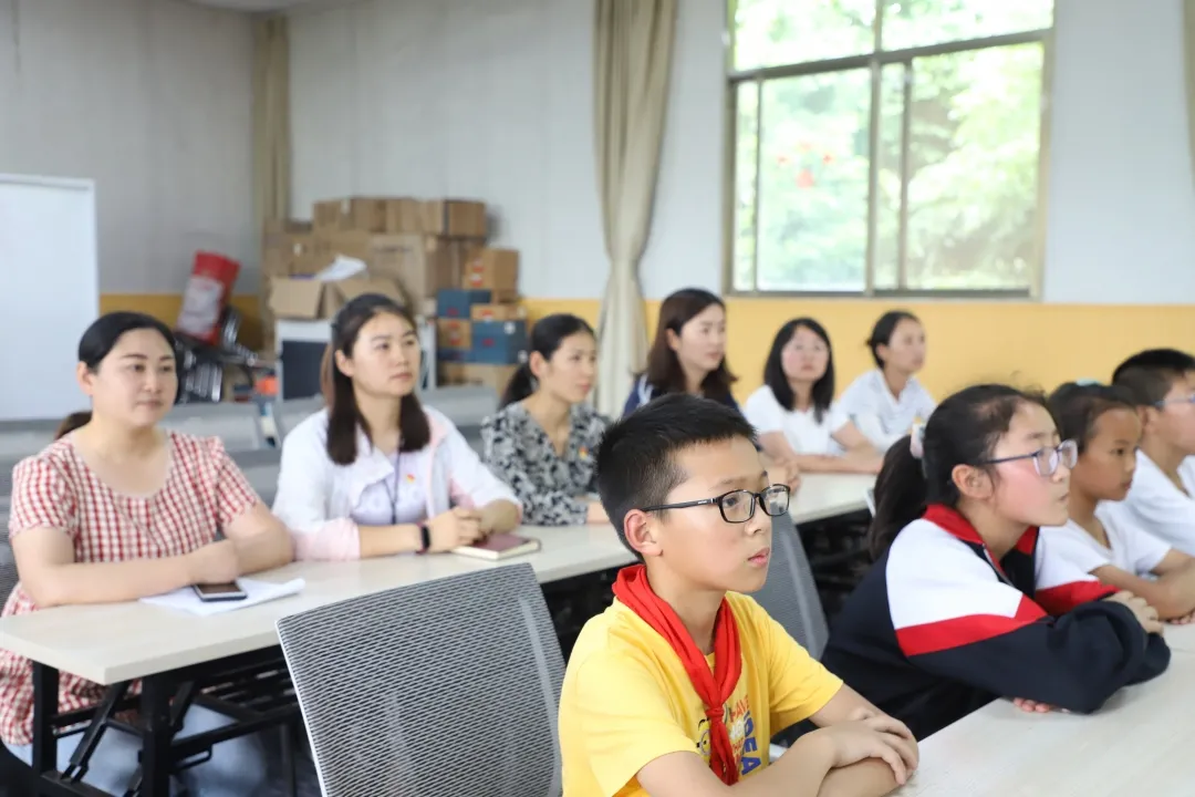 争做优秀学生干部——煎茶小学校长进课堂