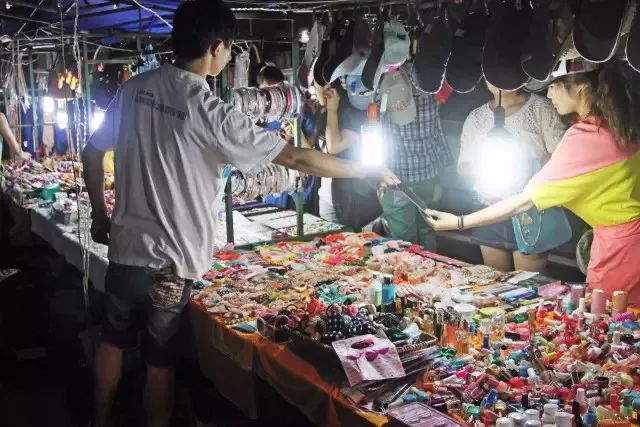 允许摆地摊，比发几亿消费券还管用