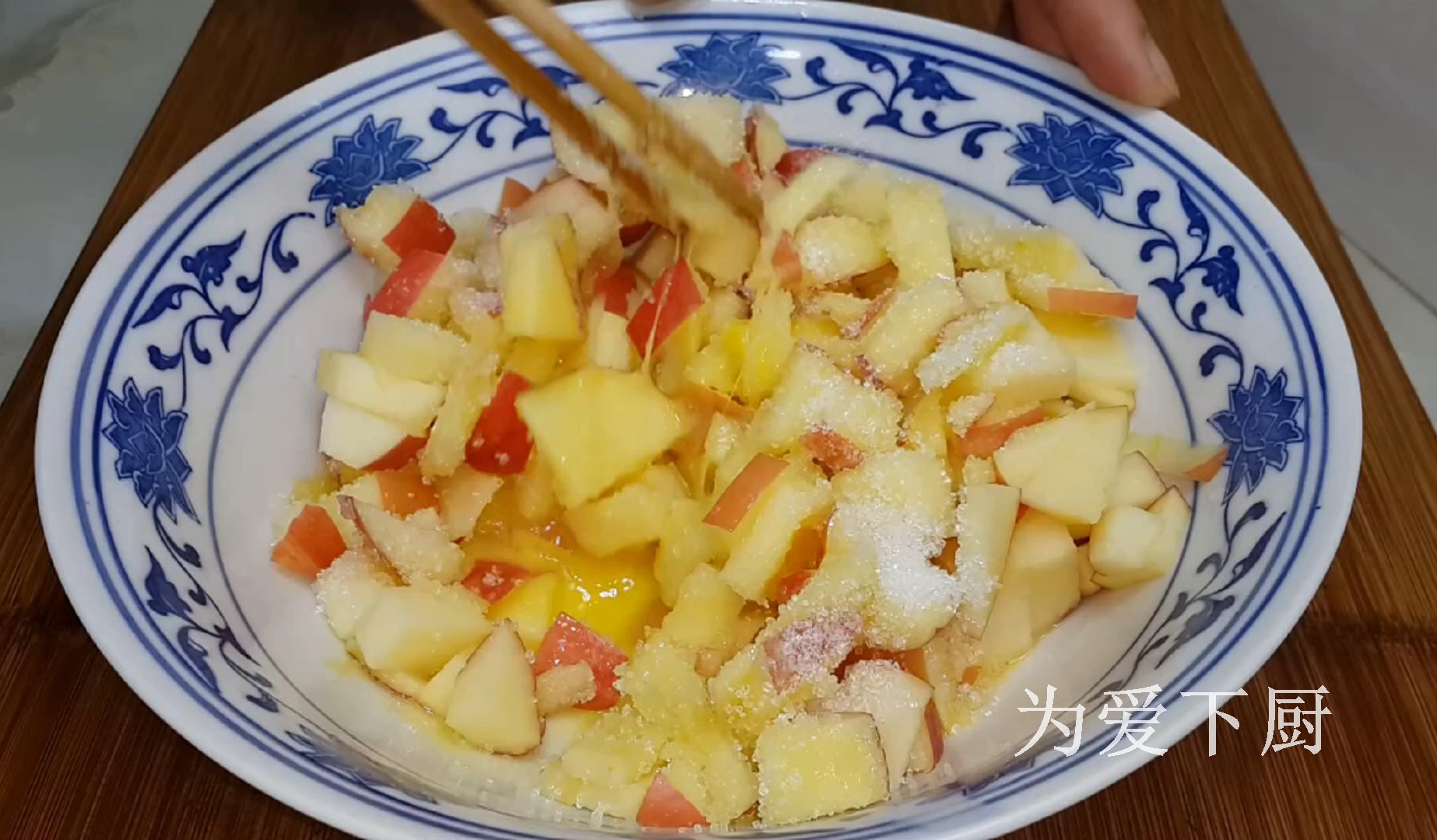 發糕別直接蒸著吃了，加2個蘋果，鬆軟香甜，保證孩子愛吃不挑食