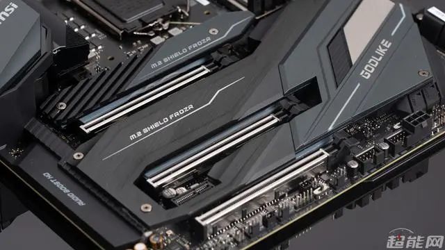 微星MEG Z490 GODLIKE主板评测：旗舰就该这样子