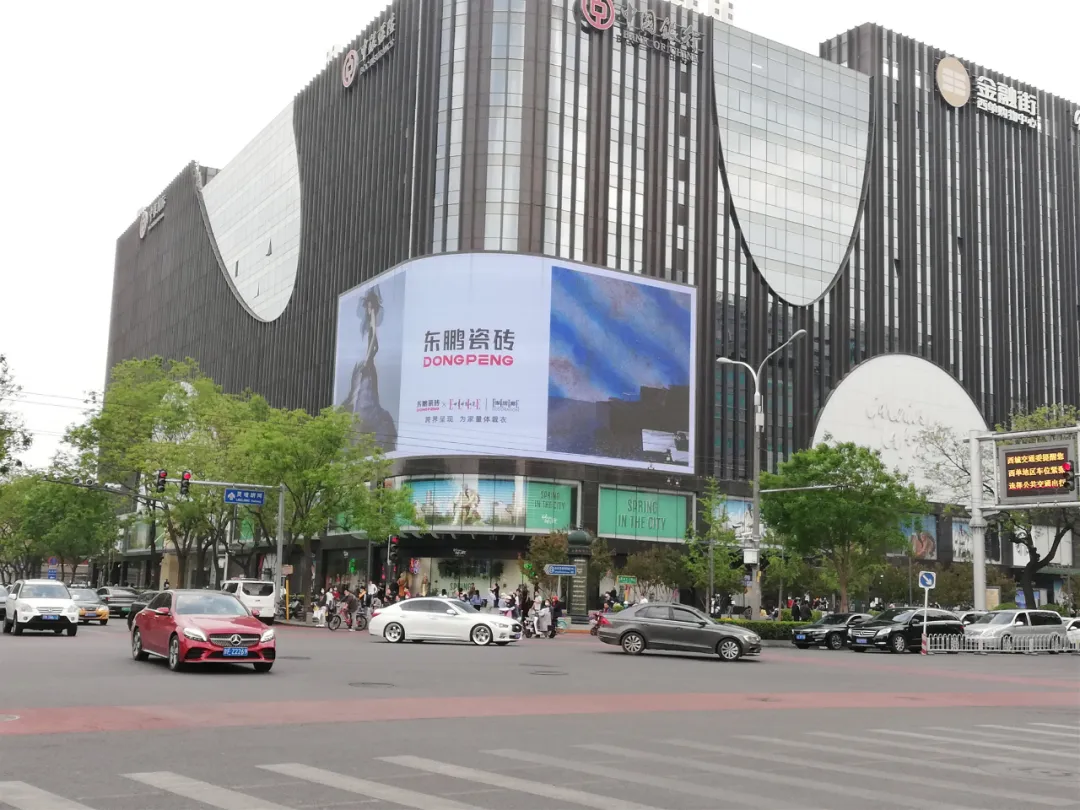 五一黄金周高能|东鹏携新品广告亮相全国核心地标,彰显品牌实力