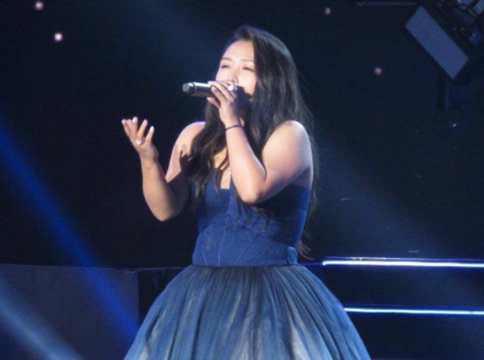 34岁何洁气质被网红碾压,穿长靴腿粗显矮胖,身