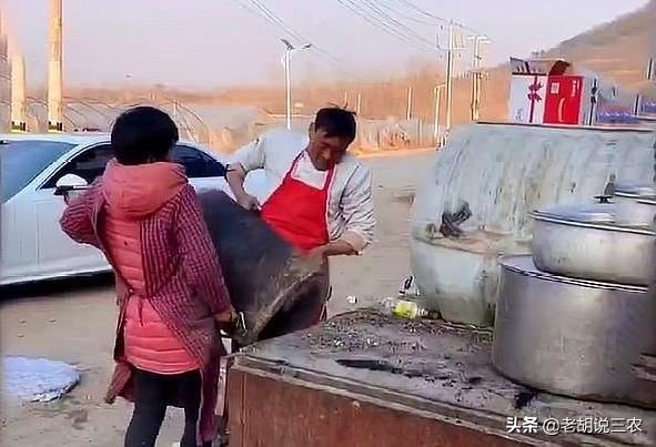 山东拉面哥被迫停业恳求放过，“疯狂”的自媒体人：你们该回家了