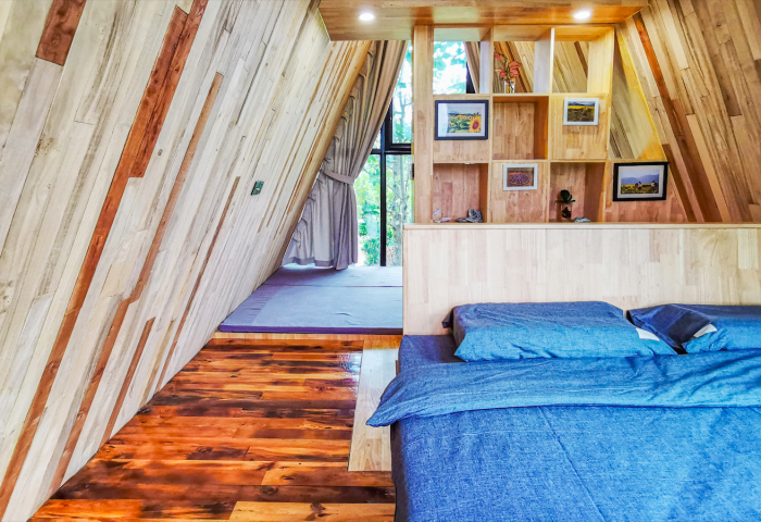 回乡务农却成为网红，稻田里的三角木屋民宿，房费上千仍一房难求