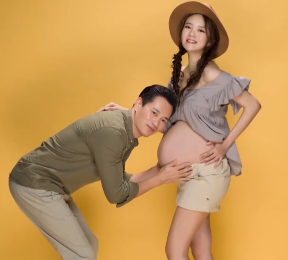 安以轩晒二胎孕肚照，豪门老公亲吻大肚，上一胎送老婆过亿豪宅