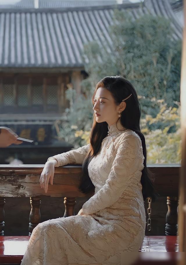 都说陈数穿旗袍好看，景甜的旗袍装才更有女神范儿