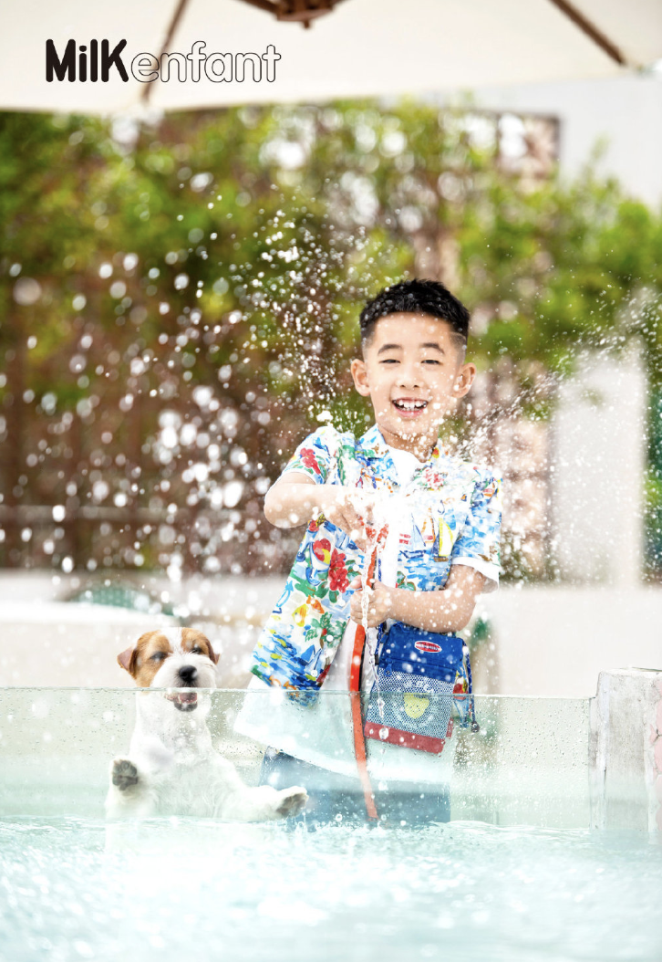 Jasper拍六一写真，8岁小小春长成翩翩少年，玩水吹泡泡充满童趣