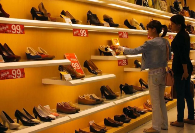 一代女鞋王跌落神坛，6000多家店关门倒闭，损失超过40亿