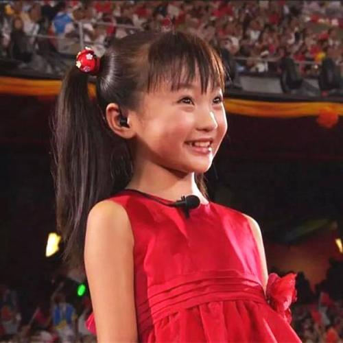 林妙可出演毕业大戏，生图曝出，被网友吐槽颜值还不如旁边同学？