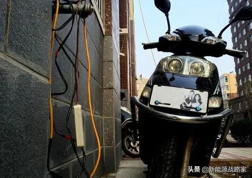 电动车“每天充电”和“用完再充”,哪个更伤