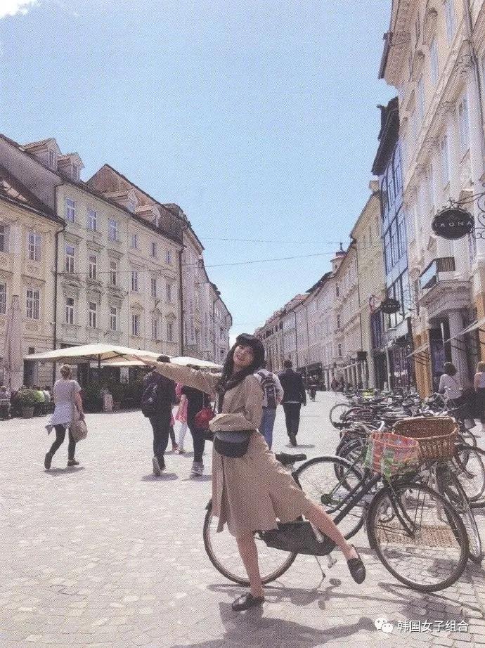 这位女团爱豆在欧洲旅行中的穿搭style