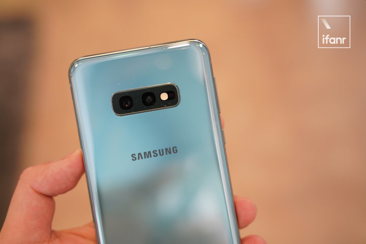 Galaxy S10e 体验：它是我用过最好的「小屏」手机 | 半月谈