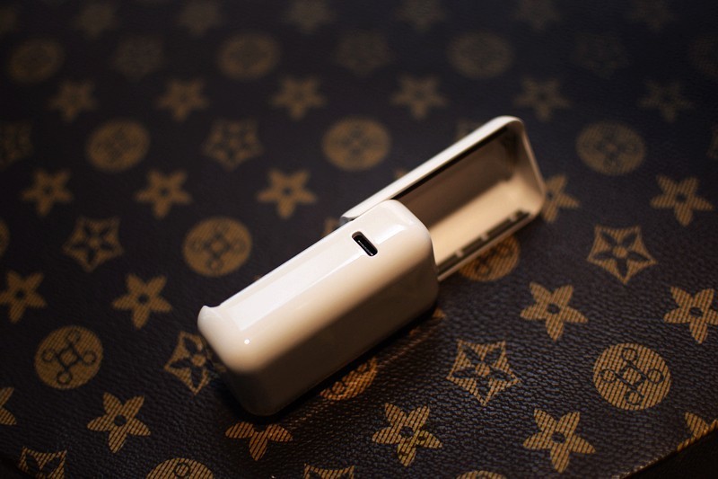 小巧便携 高颜值 柔宇RoPods真无线蓝牙耳机