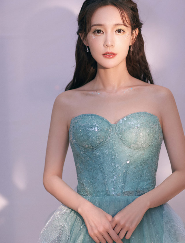 众星亮相金鹰节：宋茜出场方式好特别，谭松韵3兄妹生图太耐看