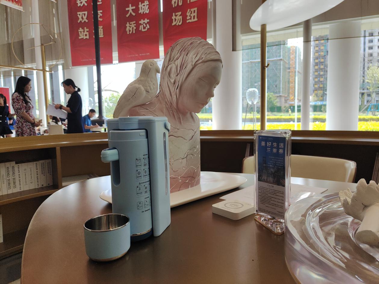 解锁更多使用场景——浩诗便携式饮水机，居家、旅游、办公皆相宜