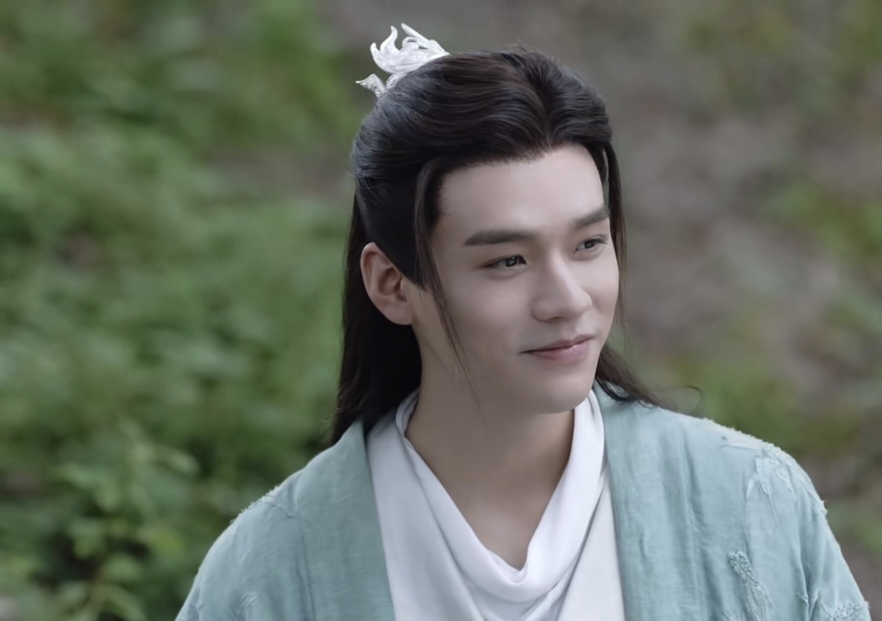 没错,《山河令》的男主是张成岭,女主是顾湘,他们是姐弟