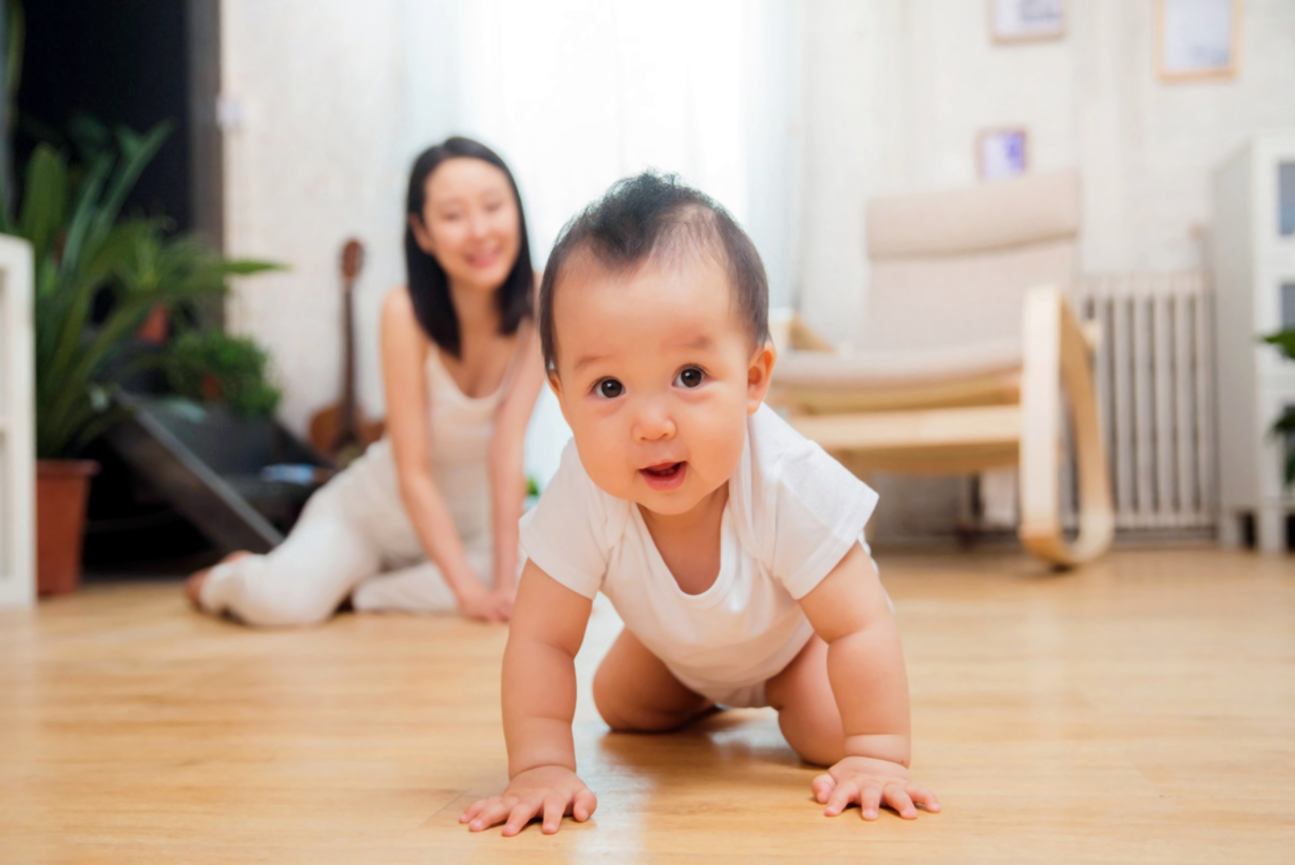 孩子玩到哭才肯睡？妈妈要知道，宝宝睡前要的不是放电而是冷却