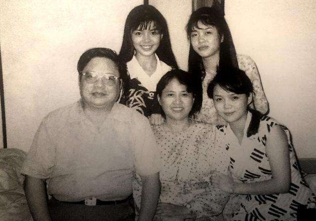 她亲手拔掉了父亲的氧气管，而朱迅没勇气拔，