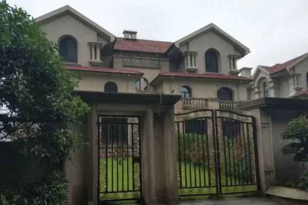 怕什么来什么，楼市传出两大信号，房价下跌可