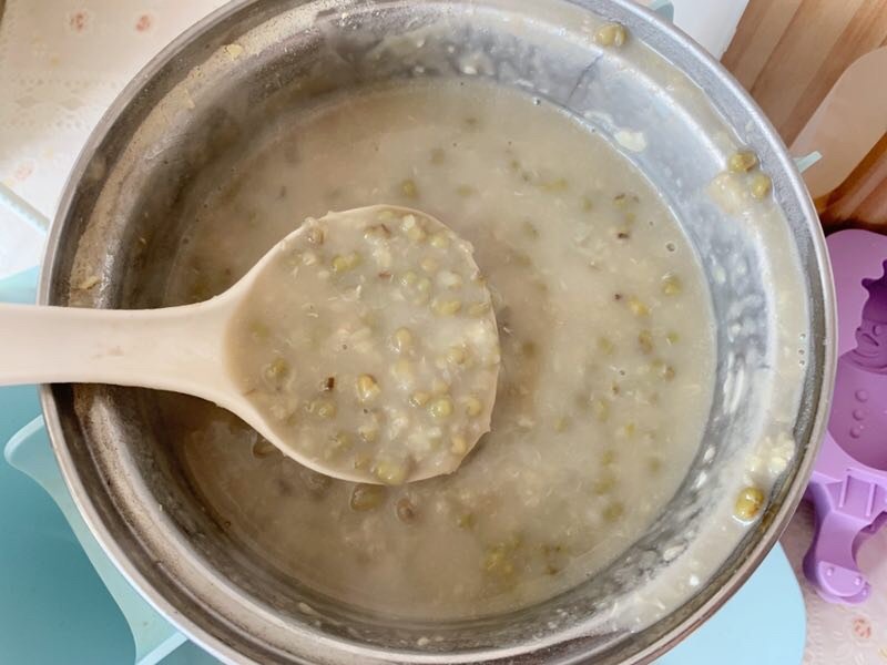 在家自制绿豆冰棍，冰凉爽口美味，3小时就能吃，再也不花钱买了