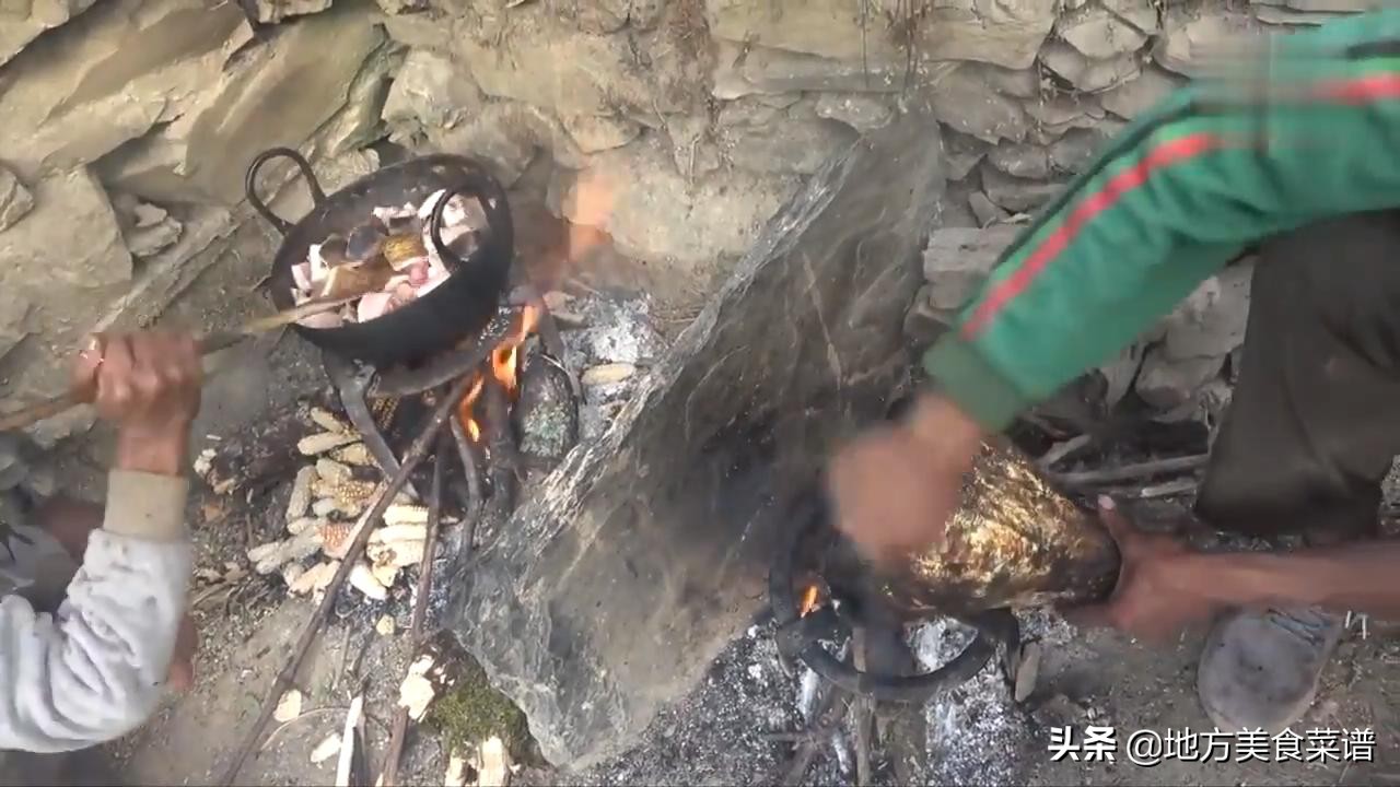 中国小伙送尼泊尔山区贫困户一头猪，解决了他们一年的肉食问题
