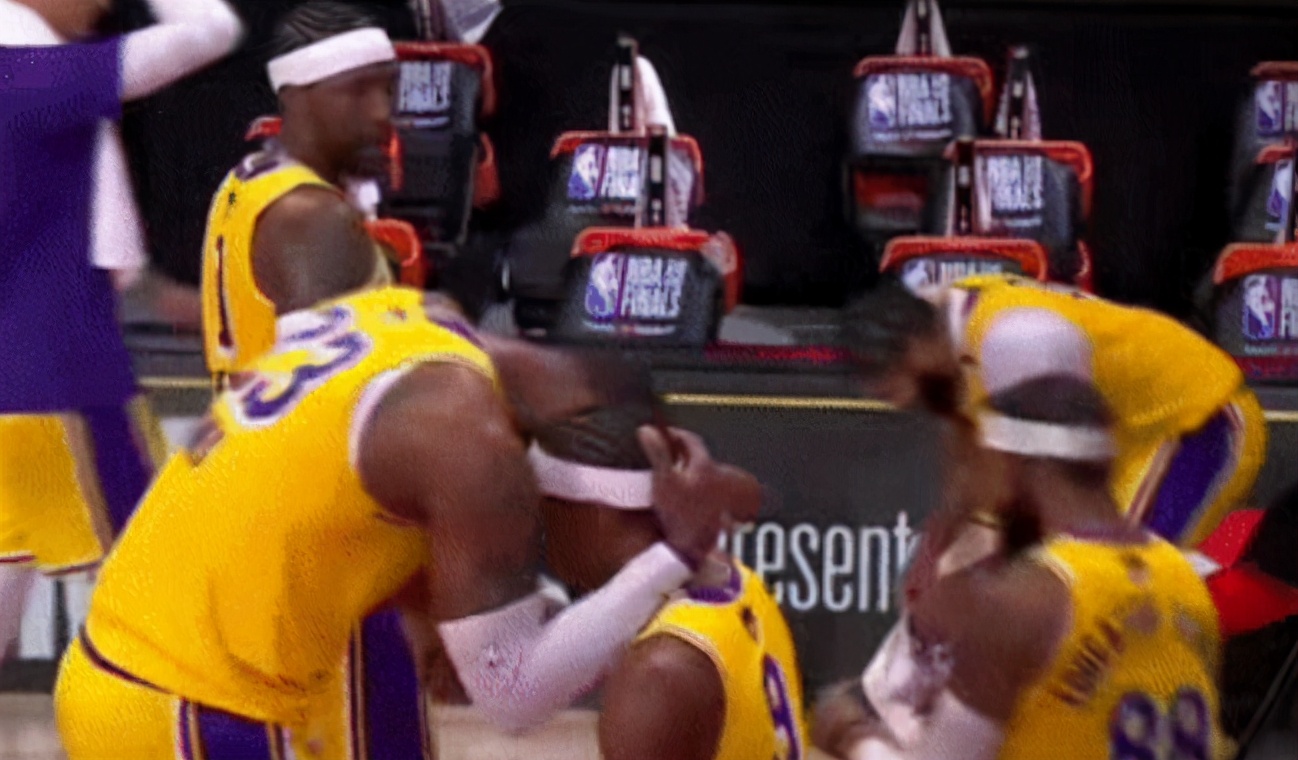 【影片】詹姆斯和軟豆正式和好，這一擁抱瞬間太暖心，此前豆總曾不滿詹皇放棄進攻！-黑特籃球-NBA新聞影音圖片分享社區