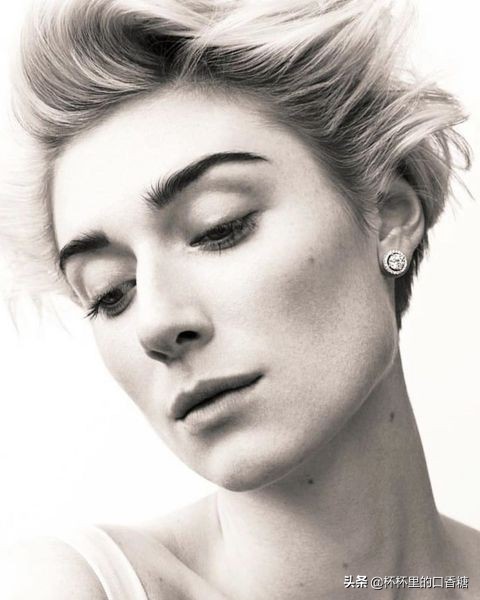 为什么是她？《天能》女主角伊莉莎白戴比基的绝美时刻