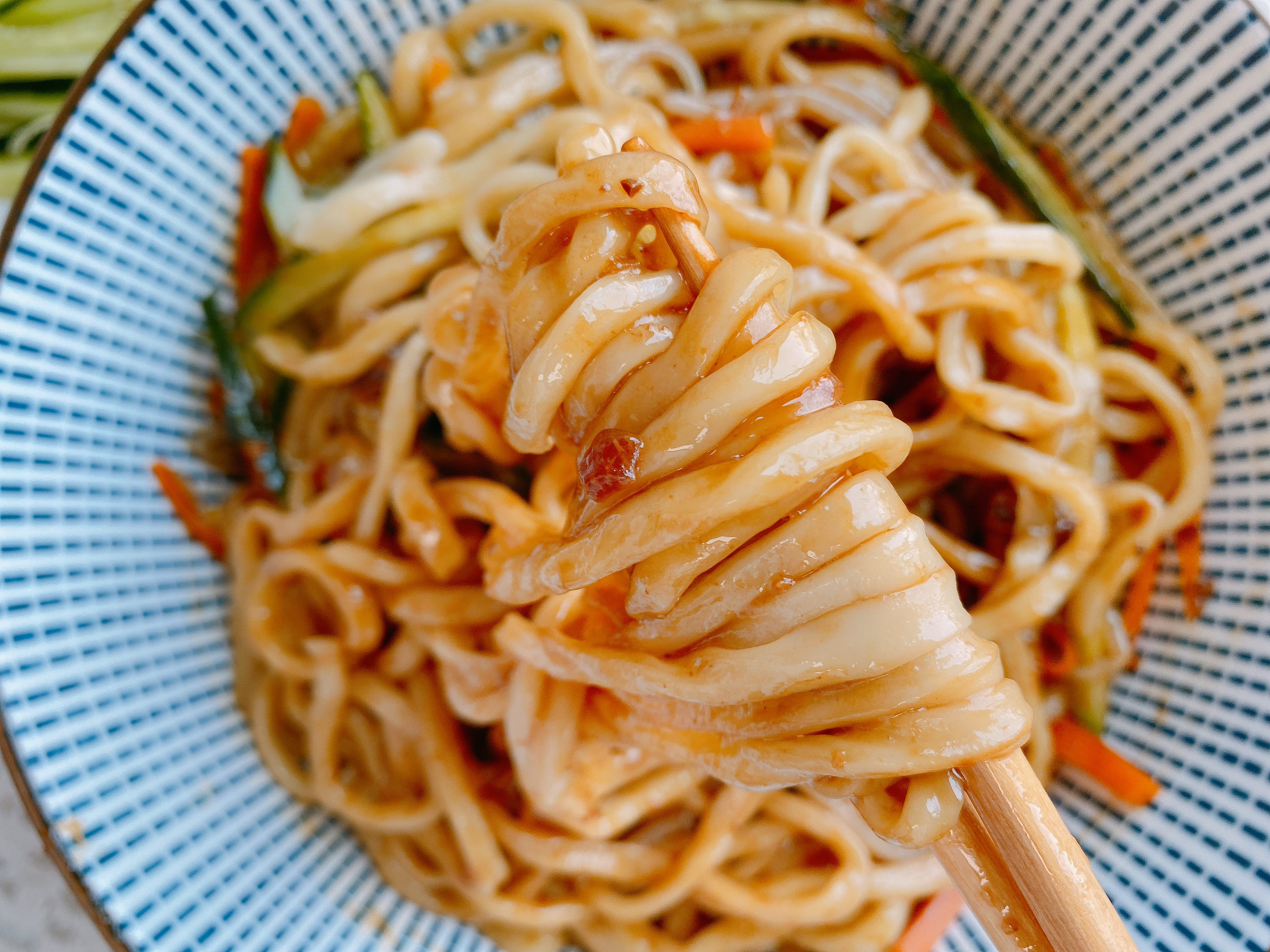 炸醬麵香不香，醬是關鍵，3種醬料不加一滴水，做法簡單醬香濃郁