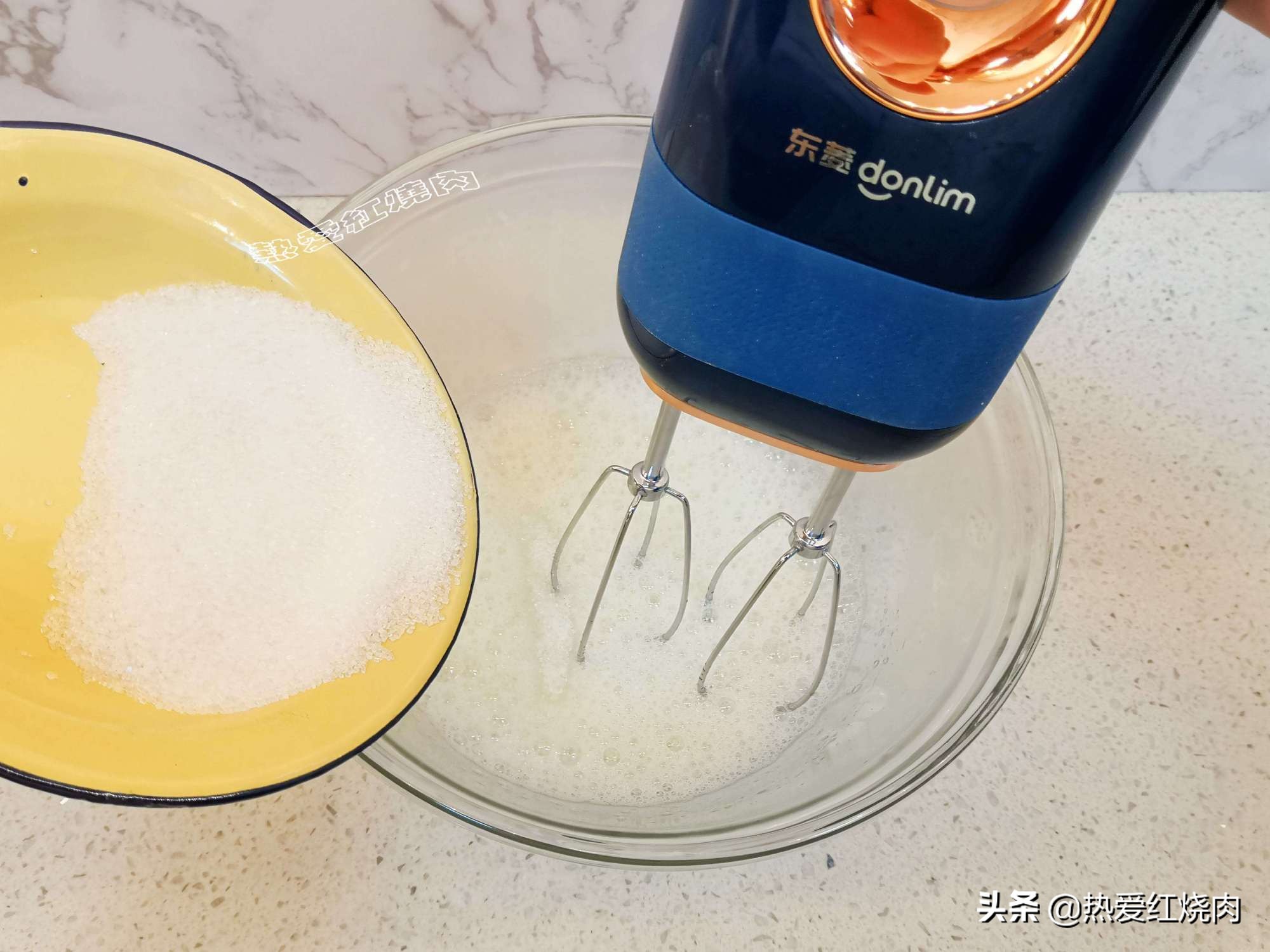 這蛋糕口感濕潤吃著不噎人，做了四次終於成功了，心得體​​會告訴你