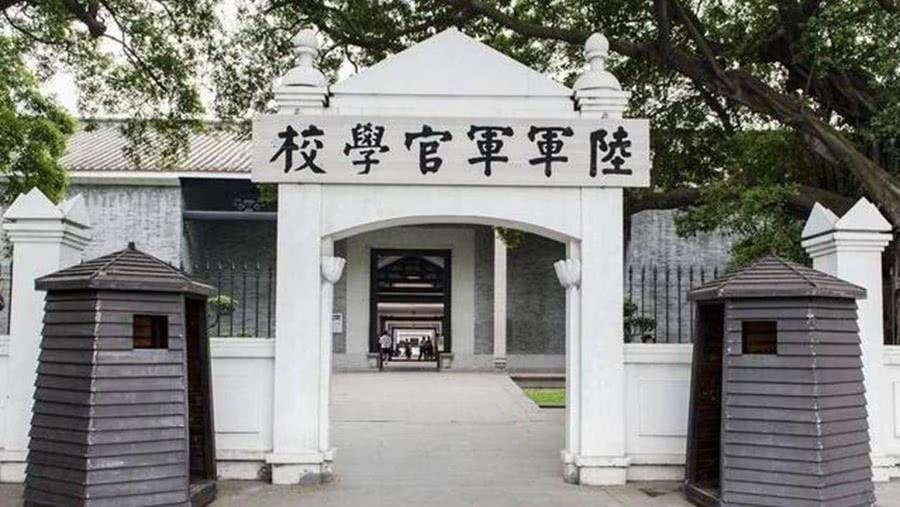 他是黄埔军校毕业的高材生，一生低调，女儿成