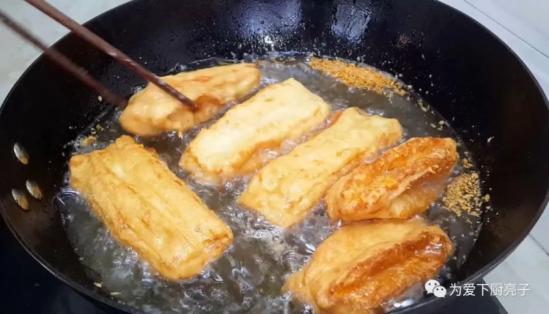 麵粉別炸油條了，鍋裡炸一炸，做出特色油炸酥，比麵包鬆軟又好吃